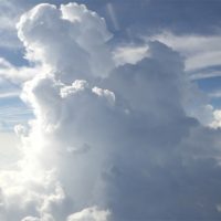 大気の状態が不安定な時に発生する積乱雲
