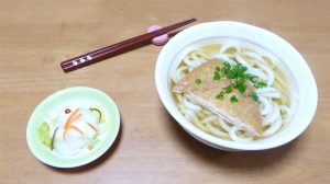 温かいきつねうどん