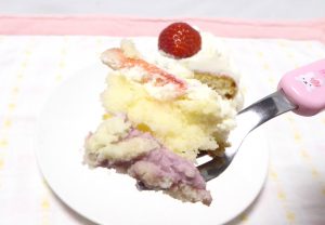 イチゴのショートケーキ箸上げ