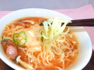 特製なんちゃってイタリアンラーメンの麺リフト