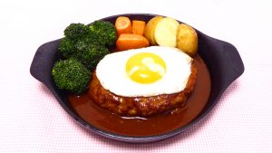 フルーツバスケット4話の目玉焼き乗せ煮込みハンバーグを再現